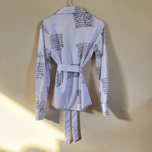 Women’s White Script Print Robe Style Blouse with Belt. Size M - Picture 2 of 4